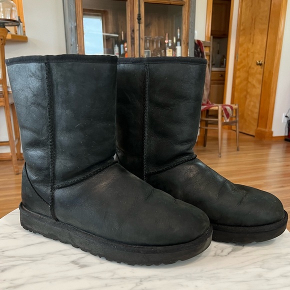 UGG Classic Short Black Leather Boots size 9 - Picture 1 of 9